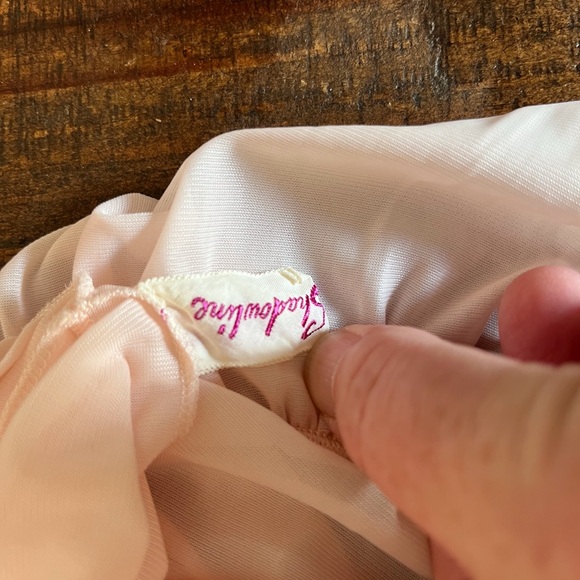 Elegant Vintage Petal Pink Lace Nightgown - Picture 14 of 14